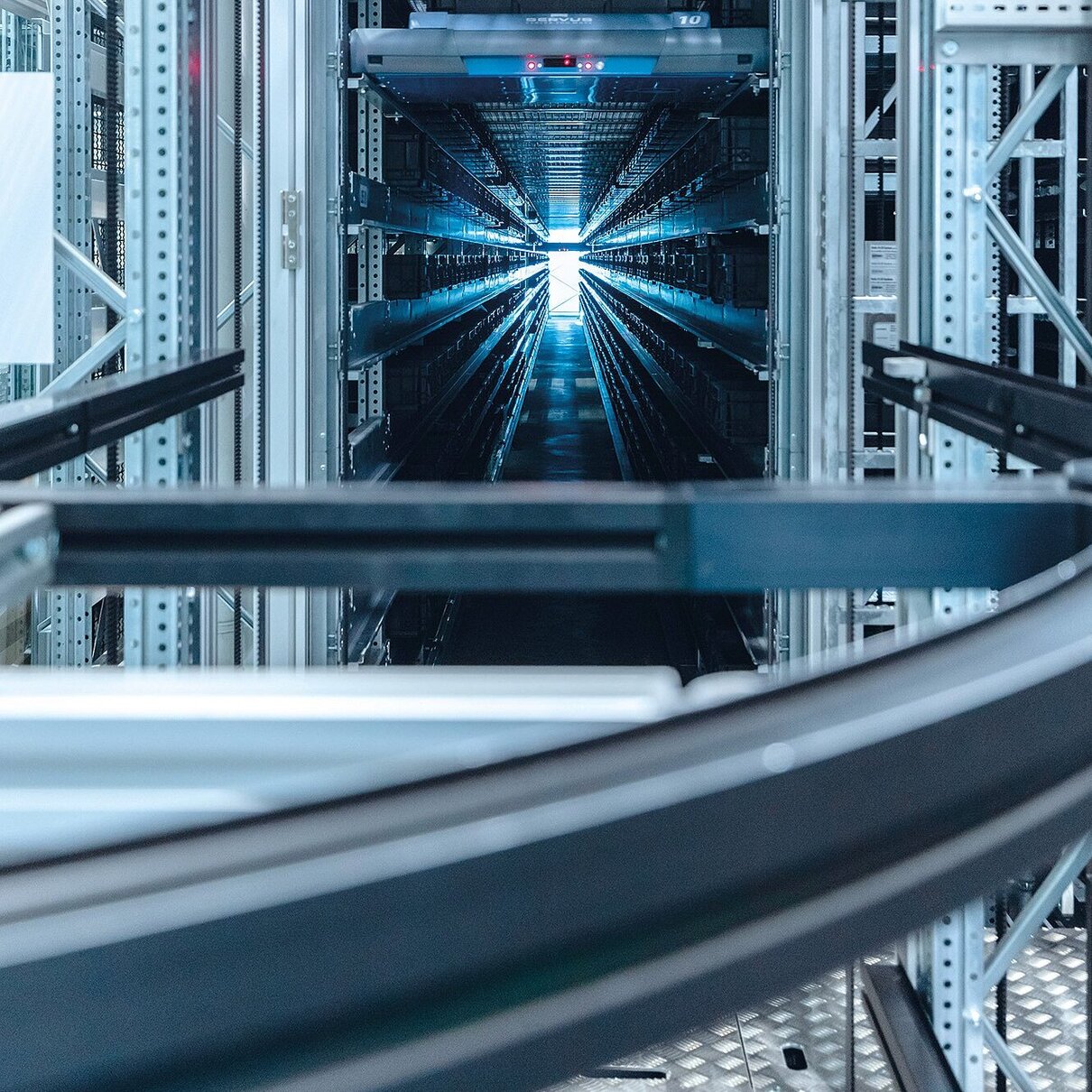 Automatisiertes Lagersystem als Teil von Zollners Distributionslogistiklösungen