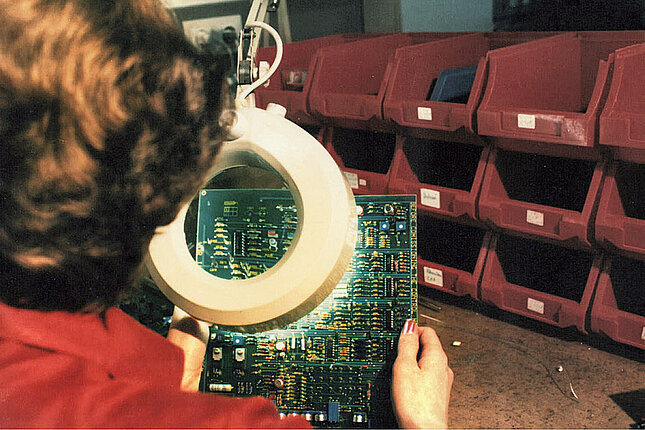 1980 Geschäftsbereich Elektronik entsteht Wickelgüterfertigung erweitert